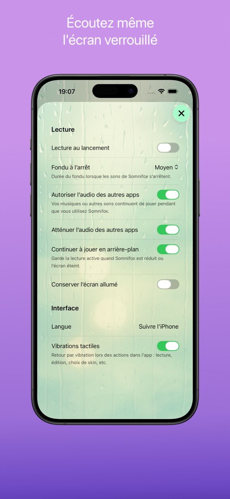 Écran de lecture et de réglages avec des options comme lecture au lancement, lecture en arrière-plan et garder l’écran allumé.